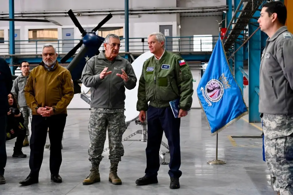 PRESIDENTE JOSÉ ANTONIO KAST CONSTATÓ EN LA BASE AÉREA PUDAHUEL LAS CAPACIDADES OPERATIVAS DE LA FUERZA AÉREA