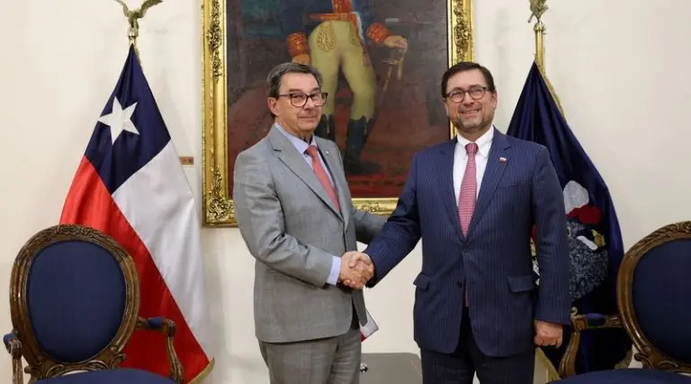 Ministros de Defensa y de Relaciones Exteriores se reúnen con comandantes en jefe para analizar el escenario internacional