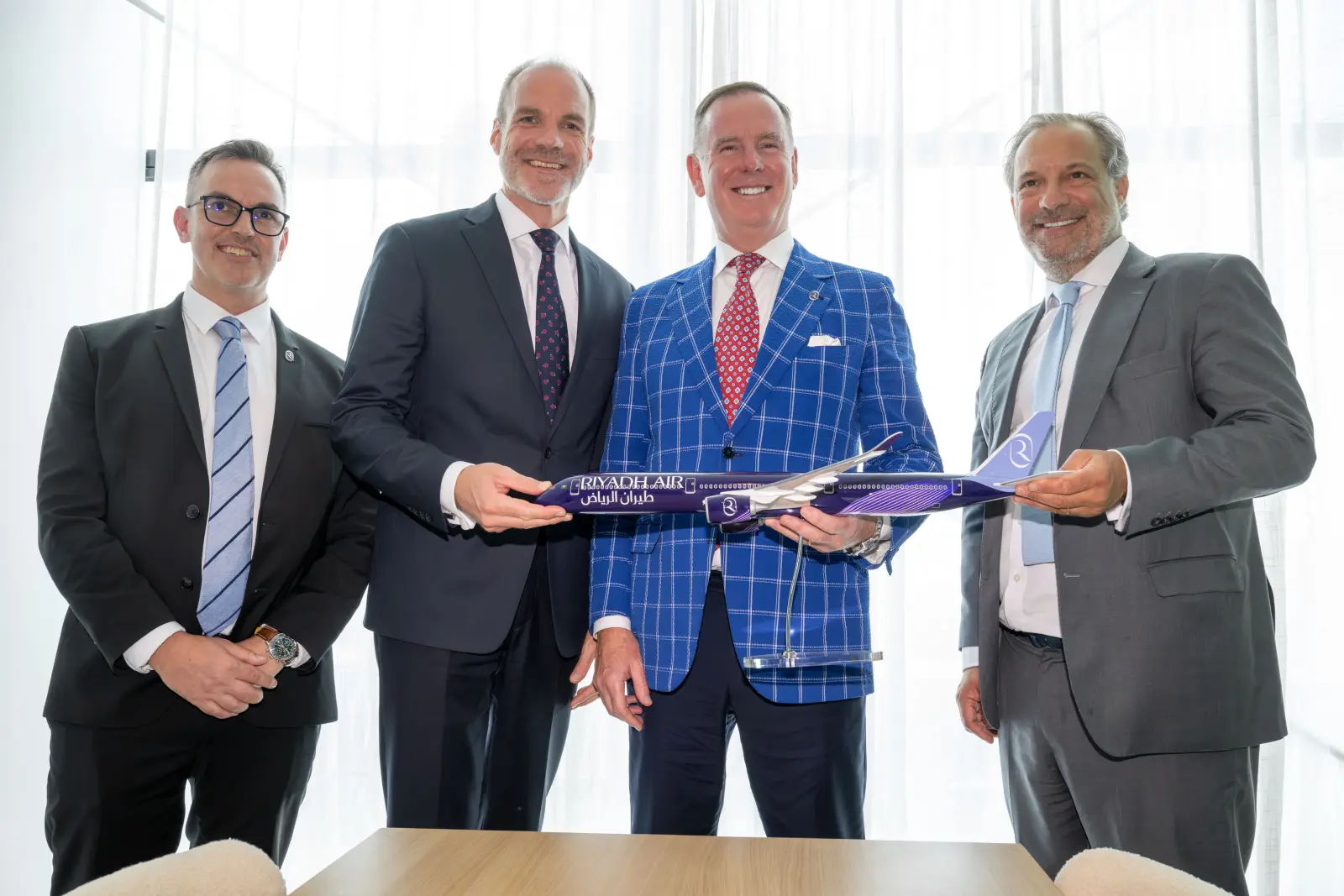 Los acuerdos del Salón Aeronáutico Internacional de Farnborough 2026 alcanzan los 84.700 millones de dólares tras cuatro jornadas comerciales.