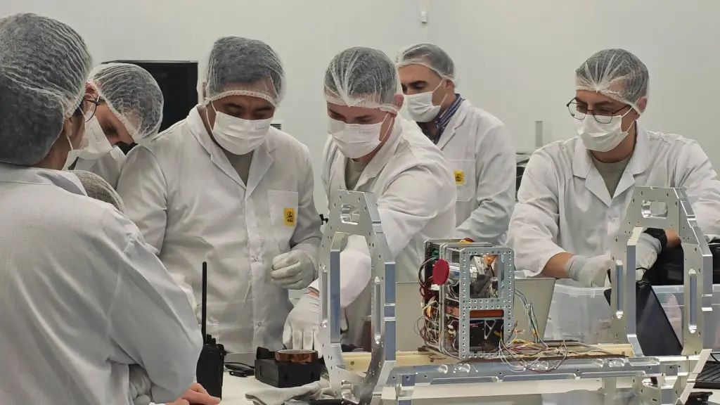 CENTRO ESPACIAL NACIONAL AVANZA EN LA CONSTRUCCIÓN DE DOS NUEVOS SATÉLITES CHILENOS