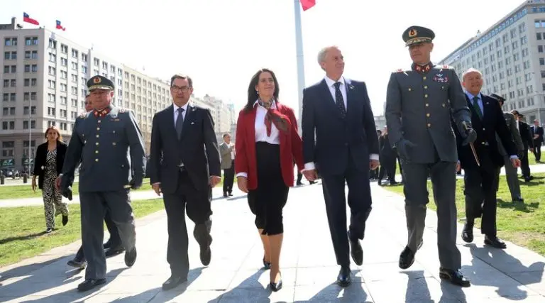 Izamiento de la Gran Bandera Nacional da por iniciado el Mes de la Patria y de las Glorias del Ejercito