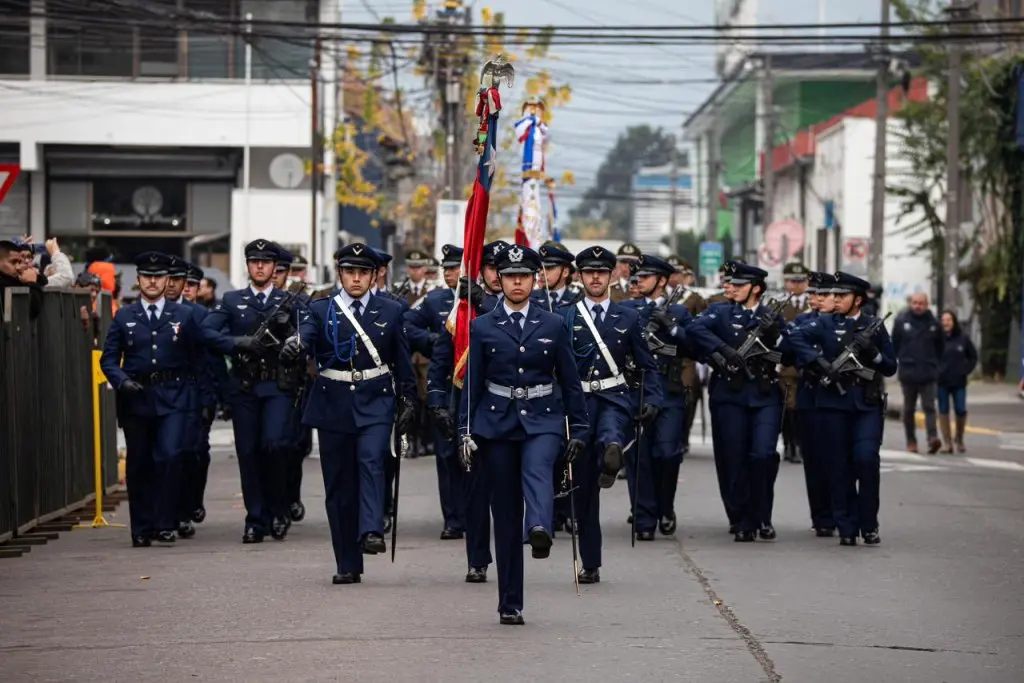 SAN FERNANDO CELEBRÓ SUS 284 AÑOS JUNTO A LA FUERZA AÉREA DE CHILE EN TRADICIONAL DESFILE COMUNAL