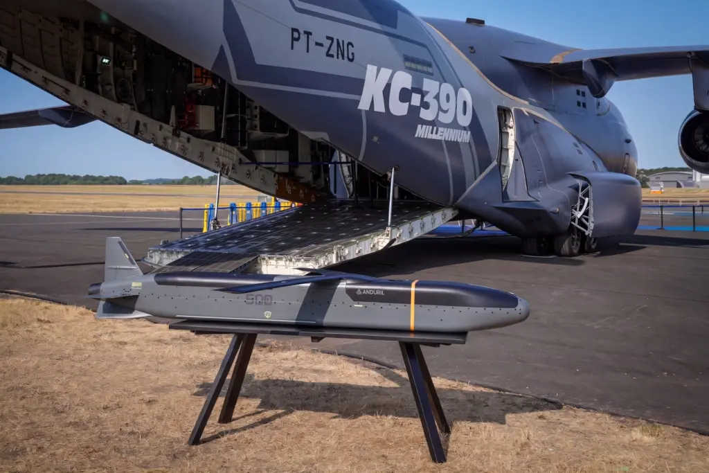 Embraer y Anduril buscan que el C-390 desempeñe un papel de ataque a distancia con la integración del Barracuda-500M