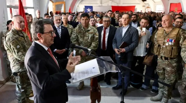 Ministro de Defensa encabeza ceremonia del Día del Reservista en Regimiento Buin
