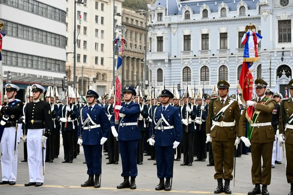 FUERZA AÉREA DE CHILE PARTICIPÓ EN EMOTIVO HOMENAJE A LOS HÉROES DE IQUIQUE REALIZADO EN VALPARAÍSO