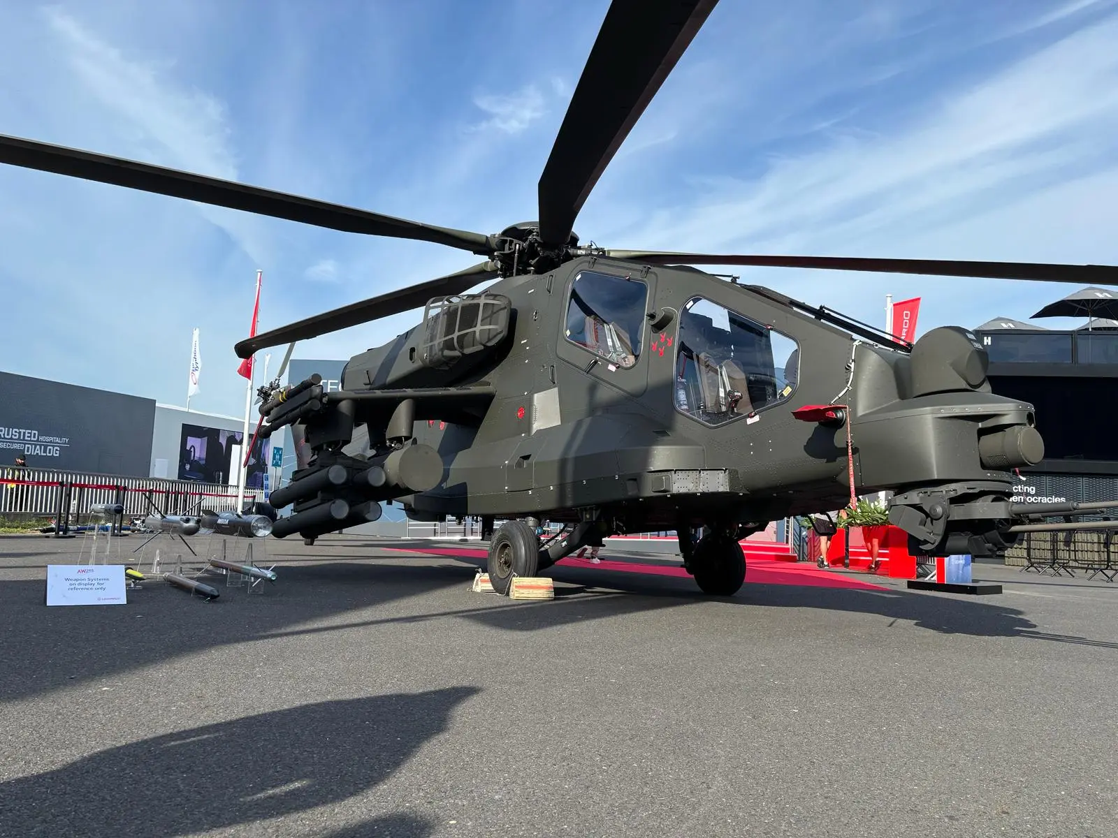 LEONARDO EXHIBE EL DISEÑO DE PRÓXIMA GENERACIÓN DEL HELICÓPTERO AW249