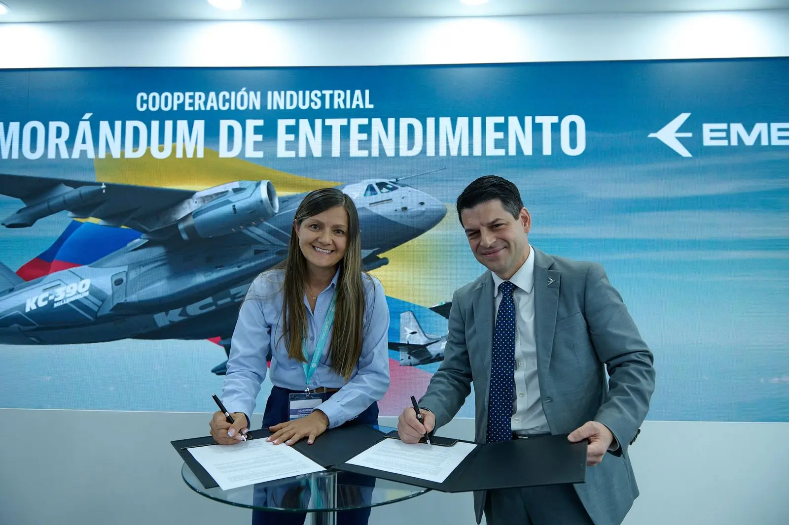 Embraer y CIAC firman un memorando de entendimiento para impulsar la industria aeroespacial colombiana
