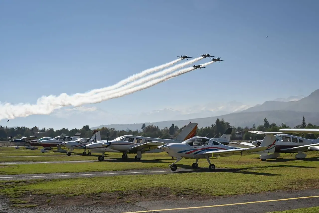 Comandante en Jefe de la FACH encabeza ceremonia por el 98º aniversario del Club Aéreo de Santiago