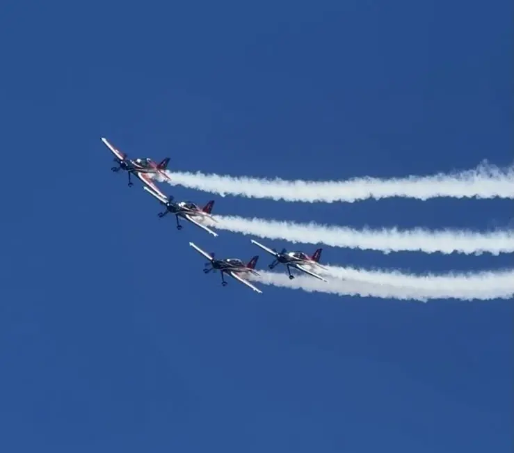 ESCUADRILLA HALCONES CAUTIVÓ A MILES DE VECINOS EN EL DESFILE COMUNAL DE HUECHURABA